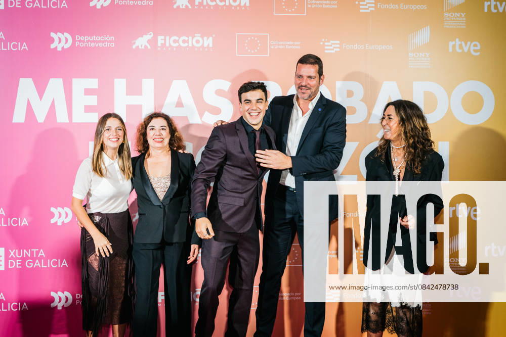 Premiere of the film Me has robado el corazón in Pontevedra I D The actress Ana Jara, the director Chus Gutiérrez, the actor Óscar Casas and the Regional Minister of Culture of the Xunta de Galicia, José López Campos, pose at the photocall for the premiere of the film Me has robado el corazón, at the Provincial Museum, on December 9, 2025, in Pontevedra, Galicia Spain The film, written and directed by Chus Gutiérrez, focuses on the contradictions of the system and the vital frustration of young people in todays Spain 09 DECEMBER 2025 PHOTOCALL PREMIERE MOVIE CINEMA ACTORS Pontevedra Galicia Galicia Pontevedra Galicia Galicia Spain