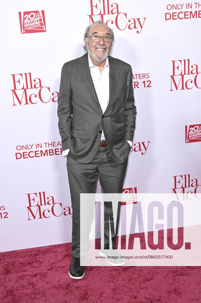 James L Brooks at the world premiere of the movie Ella McCay at the El Capitan Theatre Los Angeles, 09 12 2025 Foto:xD.xStarbuckx xFuturexImagex ella_5307