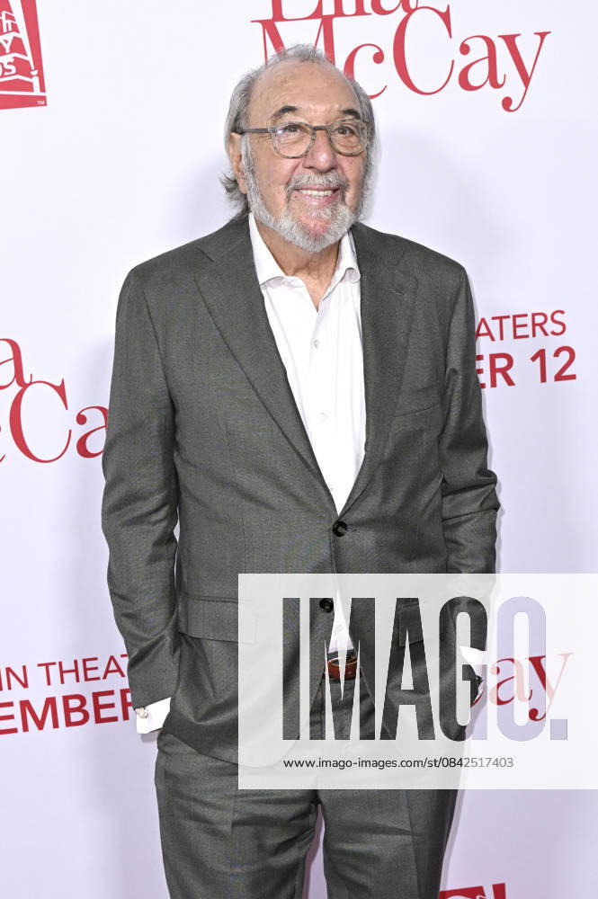 James L Brooks at the world premiere of the movie Ella McCay at the El Capitan Theatre Los Angeles, 09 12 2025 Foto:xD.xStarbuckx xFuturexImagex ella_5308
