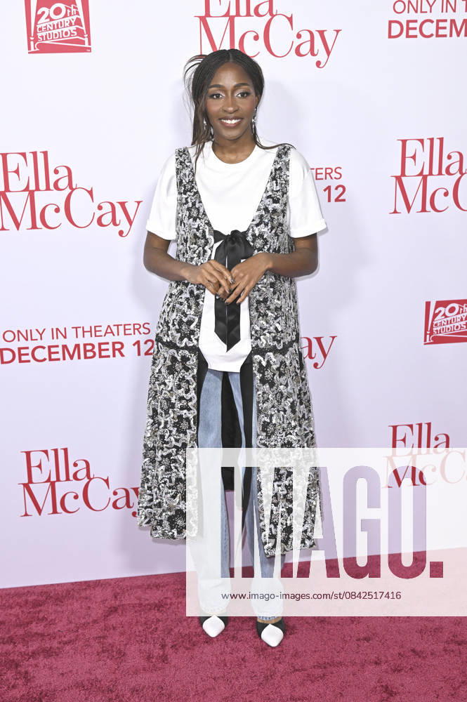 Ayo Edebiri at the world premiere of the movie Ella McCay at the El Capitan Theatre Los Angeles, 09 12 2025 Foto:xD.xStarbuckx xFuturexImagex ella_5315