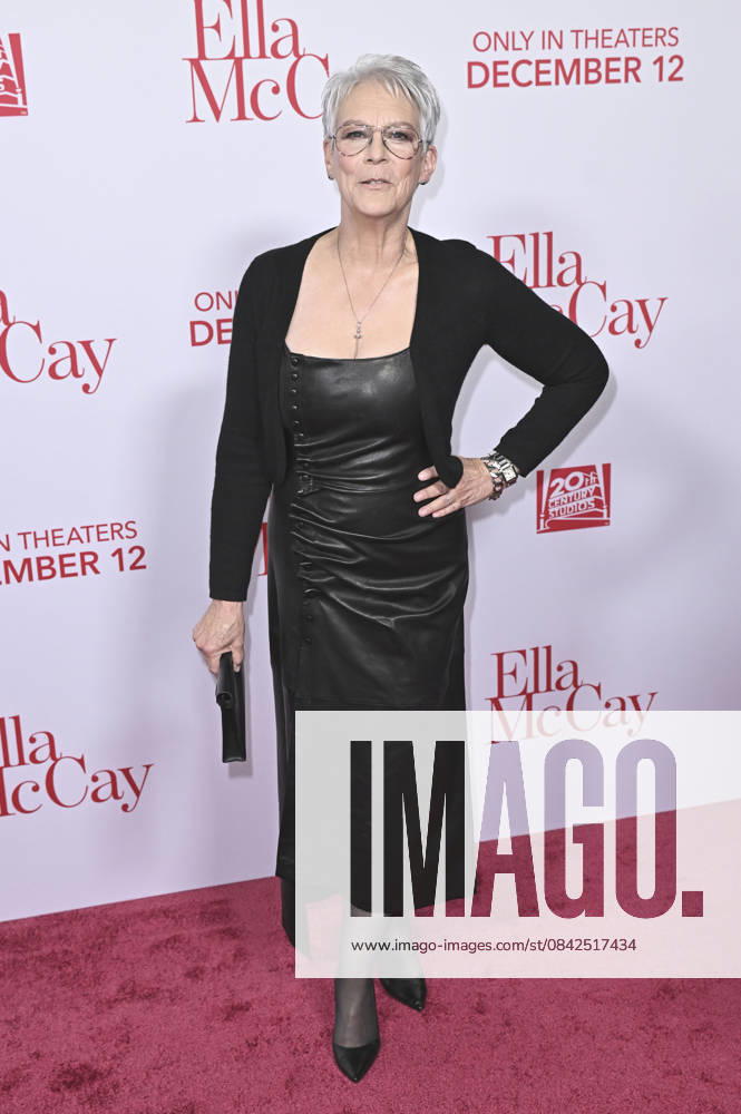Jamie Lee Curtis at the world premiere of the movie Ella McCay at the El Capitan Theatre Los Angeles, 09 12 2025 Foto:xD.xStarbuckx xFuturexImagex ella_5333