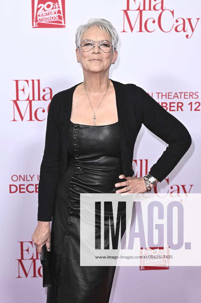 Jamie Lee Curtis at the world premiere of the movie Ella McCay at the El Capitan Theatre Los Angeles, 09 12 2025 Foto:xD.xStarbuckx xFuturexImagex ella_5334
