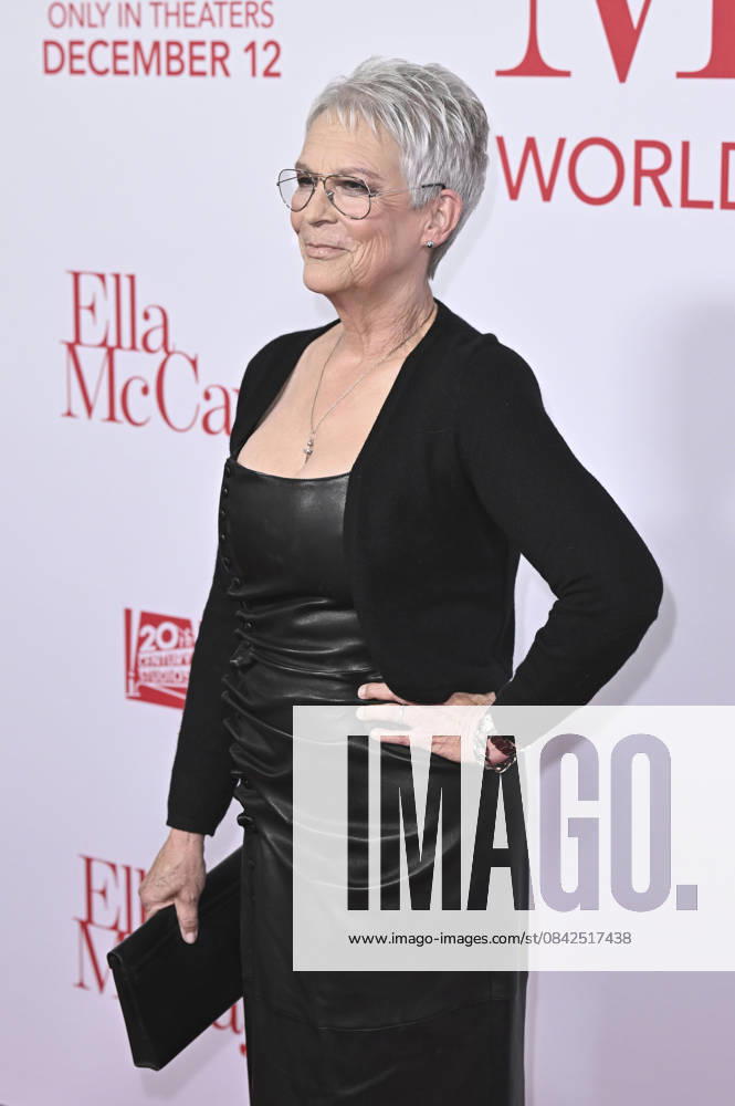 Jamie Lee Curtis at the world premiere of the movie Ella McCay at the El Capitan Theatre Los Angeles, 09 12 2025 Foto:xD.xStarbuckx xFuturexImagex ella_5337
