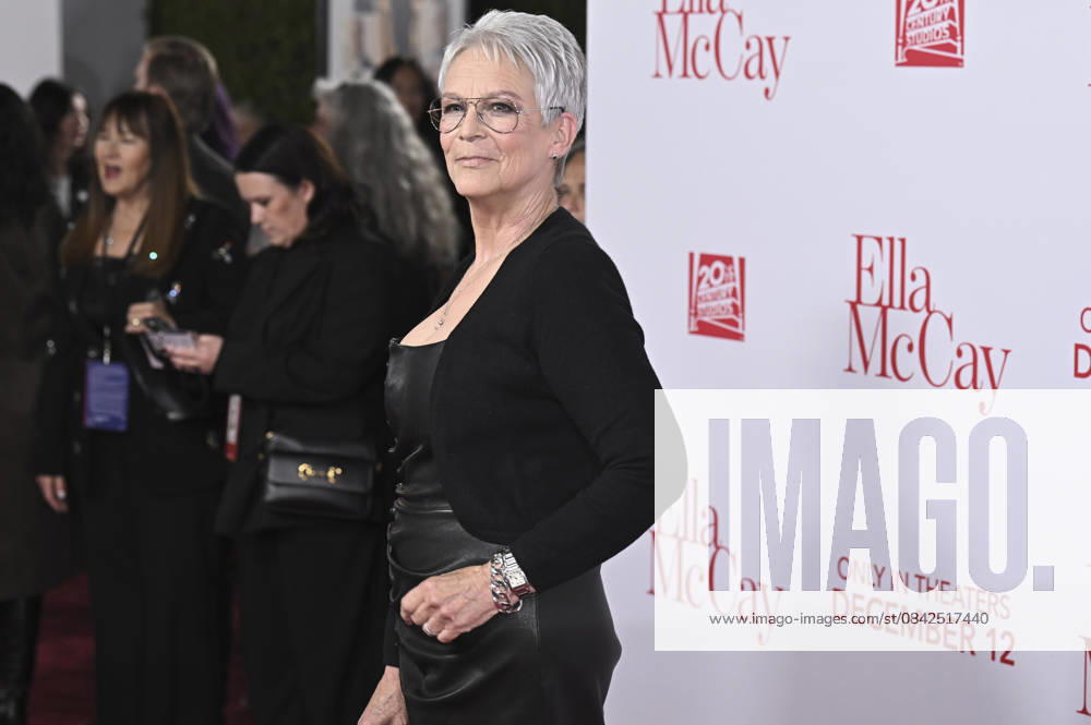 Jamie Lee Curtis at the world premiere of the movie Ella McCay at the El Capitan Theatre Los Angeles, 09 12 2025 Foto:xD.xStarbuckx xFuturexImagex ella_5339