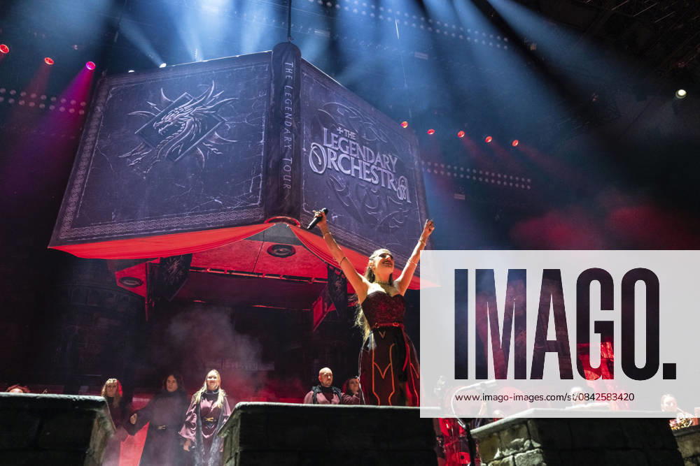 The Legendary Orchestra live at a concert in the ZAG Arena Hannover, 08 12 2025 Foto:xC.xSpeidelx xFuturexImagex legendary_5210