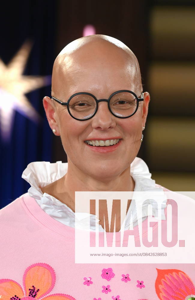 Pediatric oncologist and stand-up paddler Birgit Burkhardt as a guest on the WDR talk show Kölner Treff