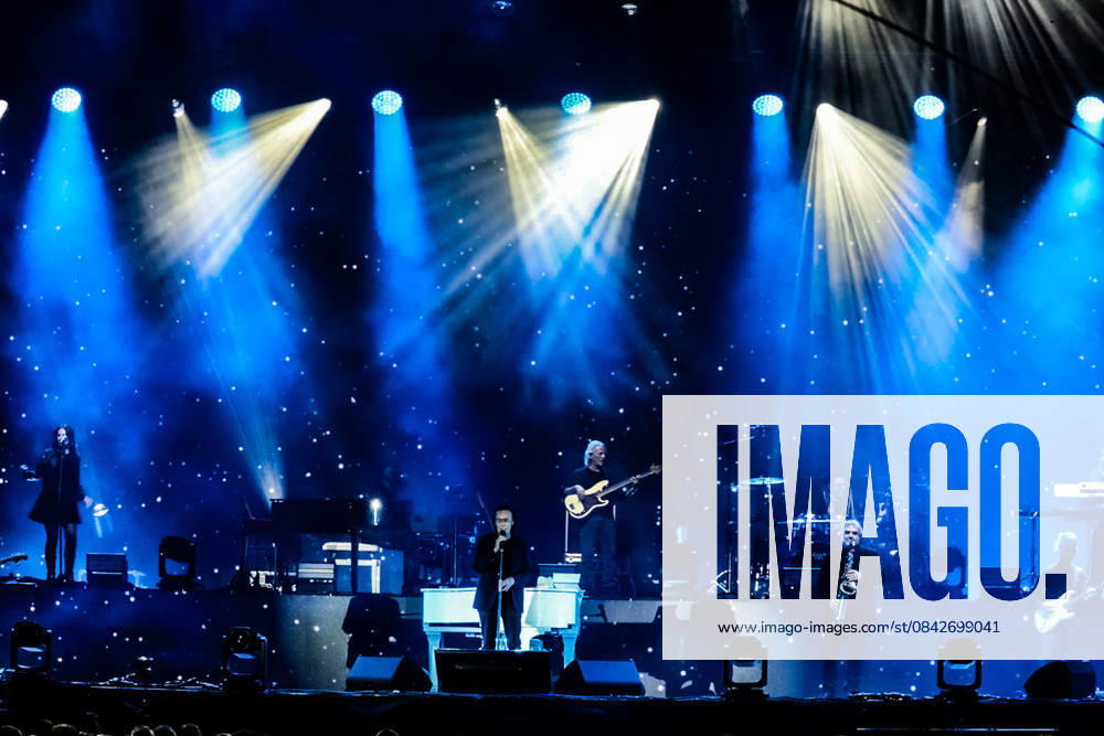 Music Concert - ANTONELLO VENDITTI The italian singer Antonello Venditti during the concert in Turin during ANTONELLO VENDITTI, Music Concert in TORINO, Italy, December 12 2025 TORINO INALPI ARENA Italy