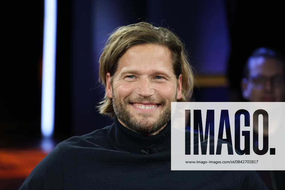 Sebastian Ströbel, actor, guest on the NDR Talk Show on 12 12 2025, photo session before the live broadcast on the 3 program of NDR television in the Hamburg Lokstedt television studio
