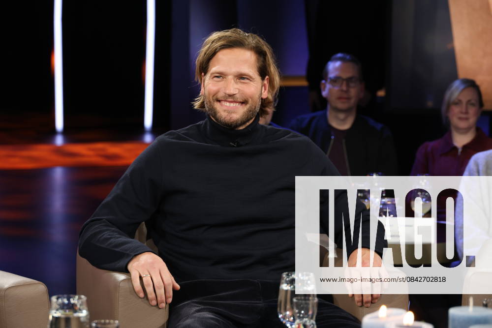Sebastian Ströbel, actor, guest on the NDR Talk Show on 12 12 2025, photo session before the live broadcast on the 3 program of NDR television in the Hamburg Lokstedt television studio