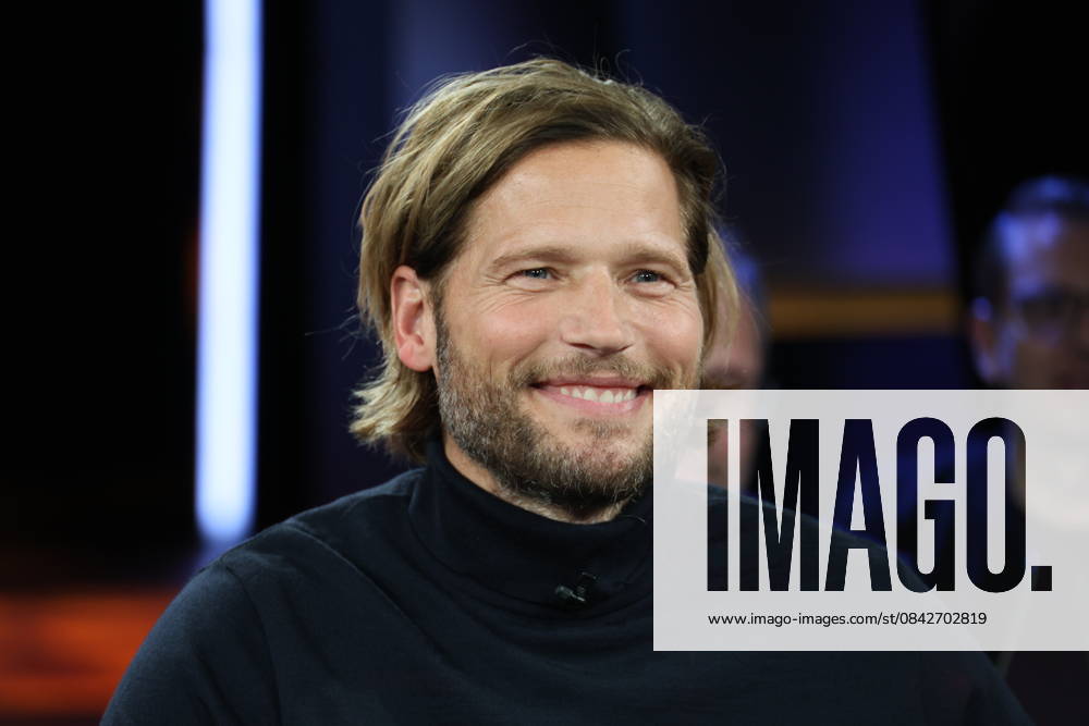 Sebastian Ströbel, actor, guest on the NDR Talk Show on 12 12 2025, photo session before the live broadcast on the 3 program of NDR television in the Hamburg Lokstedt television studio