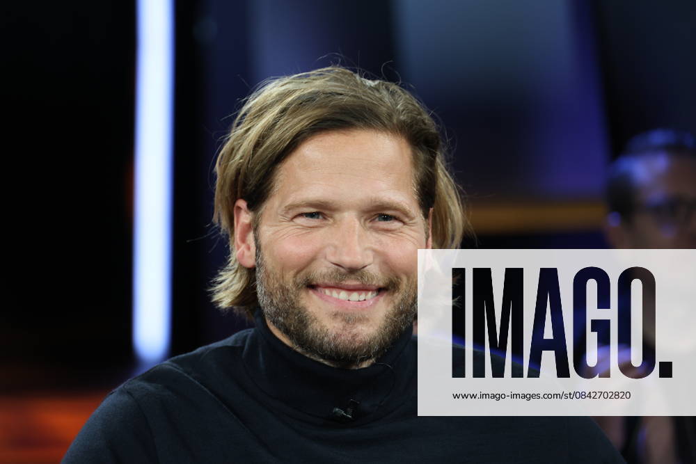 Sebastian Ströbel, actor, guest on the NDR Talk Show on 12 12 2025, photo session before the live broadcast on the 3 program of NDR television in the Hamburg Lokstedt television studio