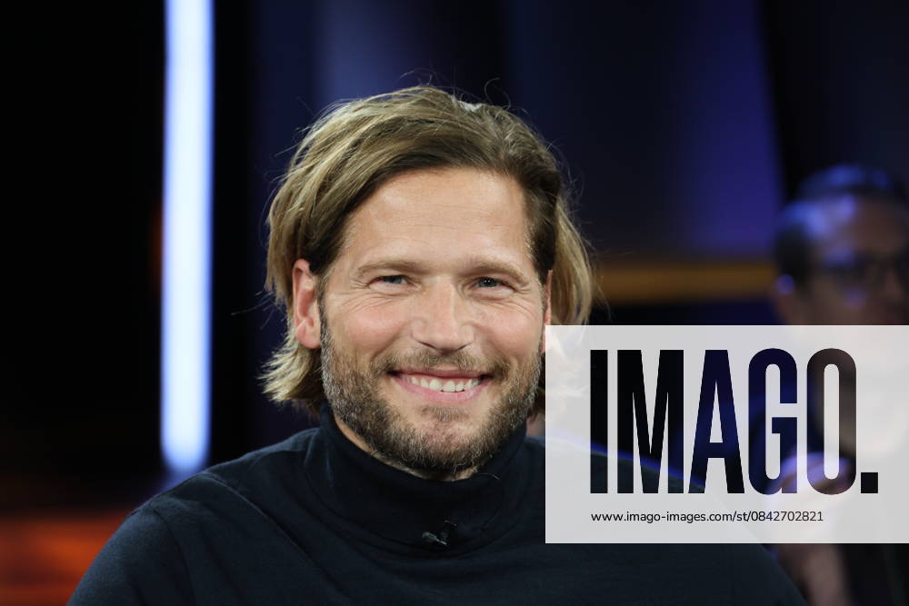 Sebastian Ströbel, actor, guest on the NDR Talk Show on 12 12 2025, photo session before the live broadcast on the 3 program of NDR television in the Hamburg Lokstedt television studio