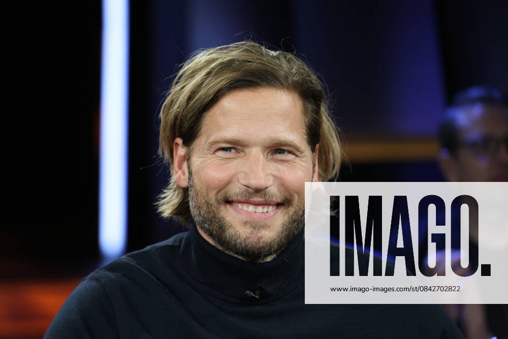 Sebastian Ströbel, actor, guest on the NDR Talk Show on 12 12 2025, photo session before the live broadcast on the 3 program of NDR television in the Hamburg Lokstedt television studio