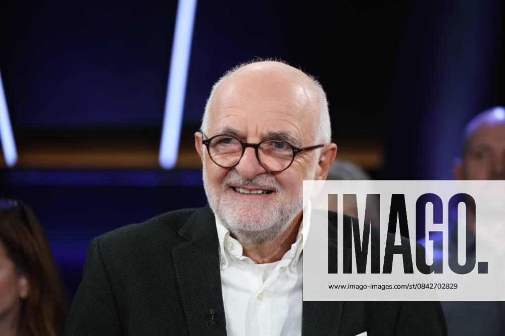 Prof Helmut Seitz, specialist in internal medicine and alcohol researcher, as a guest on the NDR Talk Show on 12 12 2025, photo session before the live broadcast on the 3 program of NDR television in the Hamburg Lokstedt television studio