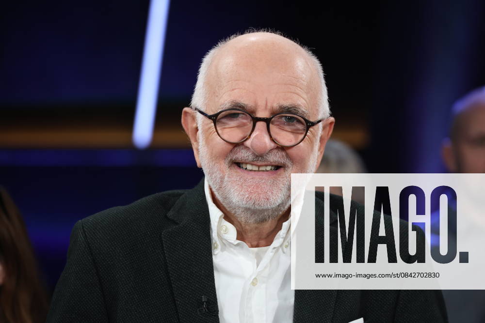Prof Helmut Seitz, specialist in internal medicine and alcohol researcher, as a guest on the NDR Talk Show on 12 12 2025, photo session before the live broadcast on the 3 program of NDR television in the Hamburg Lokstedt television studio