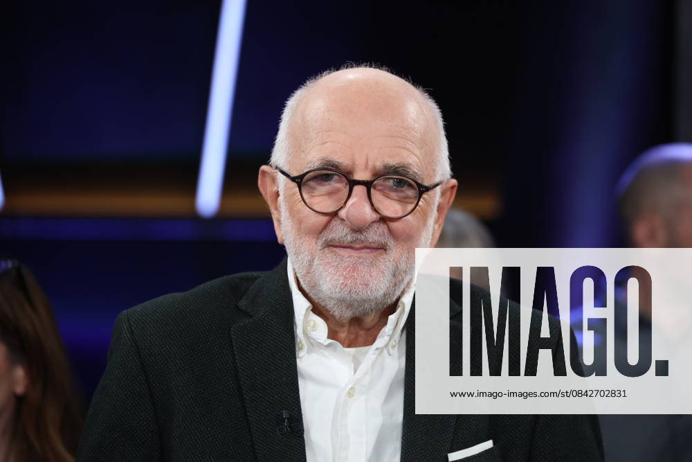 Prof Helmut Seitz, specialist in internal medicine and alcohol researcher, as a guest on the NDR Talk Show on 12 12 2025, photo session before the live broadcast on the 3 program of NDR television in the Hamburg Lokstedt television studio