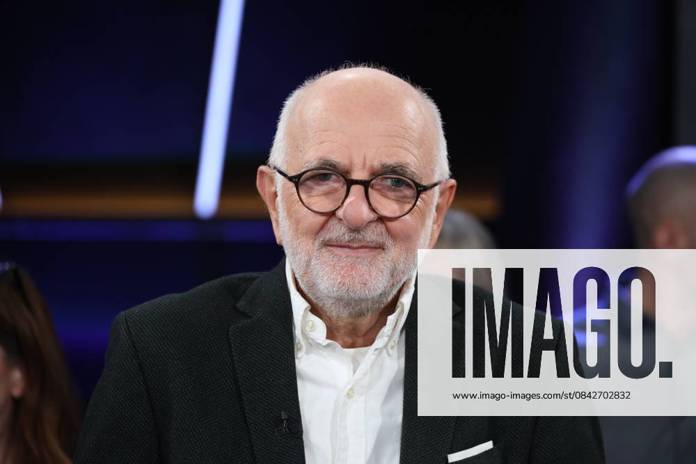 Prof Helmut Seitz, specialist in internal medicine and alcohol researcher, as a guest on the NDR Talk Show on 12 12 2025, photo session before the live broadcast on the 3 program of NDR television in the Hamburg Lokstedt television studio