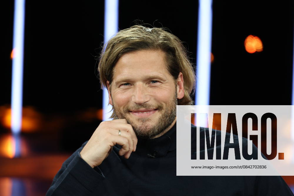 Sebastian Ströbel, actor, guest on the NDR Talk Show on 12 12 2025, photo session before the live broadcast on the 3 program of NDR television in the Hamburg Lokstedt television studio