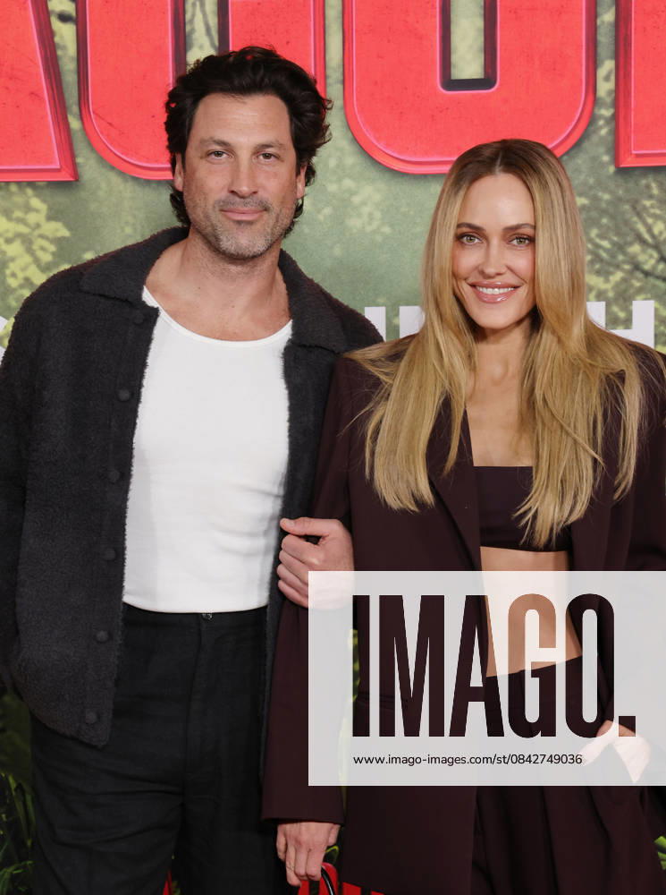 Los Angeles, Californi- Maksim Chmerkovskiy, Peta Murgatroyd,. Los Angeles Premiere Of Columbia Pictures Anaconda held at The United Theater on Broadwayl.in Los Angeles. Photo