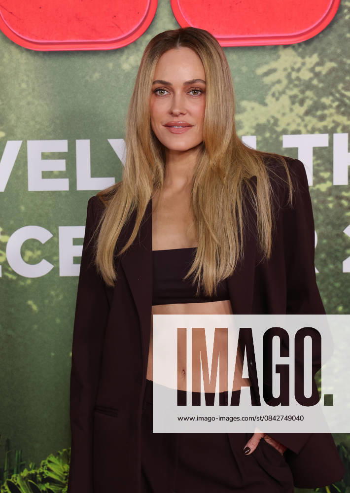 Los Angeles, Californi- Peta Murgatroyd,. Los Angeles Premiere Of Columbia Pictures Anaconda held at The United Theater on Broadwayl.in Los Angeles. Photo