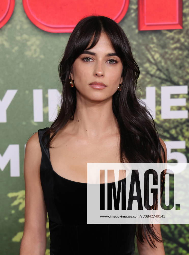 Los Angeles, Californi- Renee Herbert. Los Angeles Premiere Of Columbia Pictures Anaconda held at The United Theater on Broadwayl.in Los Angeles. Photo