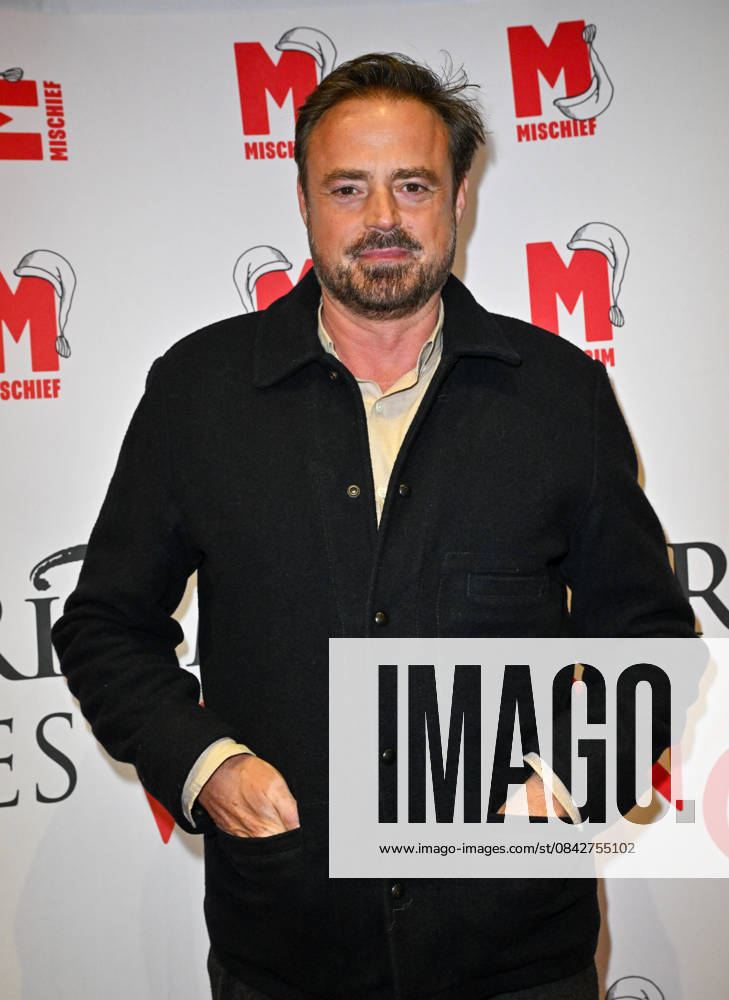 Gala Performance of Mischief s Christmas Carol Goes Wrong, Arrivals, London, UK. 14 December 2025 London, UK, 14 December 2025. Jamie Theakston attends the Gala Performance of Mischief s Christmas Carol Goes Wrong at the Apollo Theatre, London, UK., Credit:Lee Floyd Avalon UK, London, Apollo Theatre