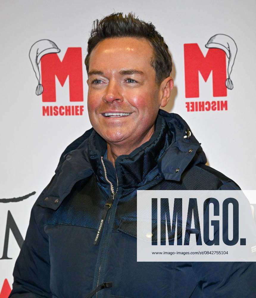 Gala Performance of Mischief s Christmas Carol Goes Wrong, Arrivals, London, UK. 14 December 2025 London, UK, 14 December 2025. Stephen Mulhern attends the Gala Performance of Mischief s Christmas Carol Goes Wrong at the Apollo Theatre, London, UK., Credit:Lee Floyd Avalon UK, London, Apollo Theatre