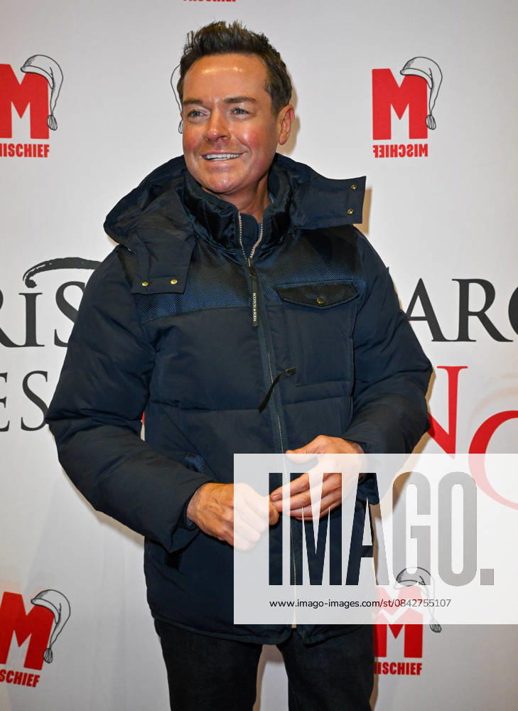 Gala Performance of Mischief s Christmas Carol Goes Wrong, Arrivals, London, UK. 14 December 2025 London, UK, 14 December 2025. Stephen Mulhern attends the Gala Performance of Mischief s Christmas Carol Goes Wrong at the Apollo Theatre, London, UK., Credit:Lee Floyd Avalon UK, London, Apollo Theatre