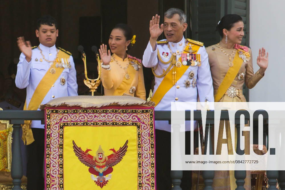 Thai King Maha Vajiralongkorn BANGKOK, THAILAND - MAY 06: (from L to R) Thailand s Princess Sirivannavari Nariratana, Prince Dipangkorn Rasmijoti, Princess Bajrakitiyabha Mahidol, Thailand King Maha Vajiralongkorn Bodindradebayavarangkun (Rama X) and Queen Suthida appear on the balcony of Suddhaisavarya Prasad Hall of the Grand Palace during a public audience on the last day of his royal coronation in Bangkok, Thailand on May 06, 2019. Banghok Thailand. Editorial use only. Please get in touch for any other usage.