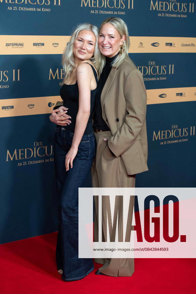 Janine KUNZE, actress, with her daughter Lili BUDACH, actress, red carpet, red carpet show, arrival, film premiere DER MEDICUS 2 on 15 12 2025 at the Cinedom cinema in Cologne,