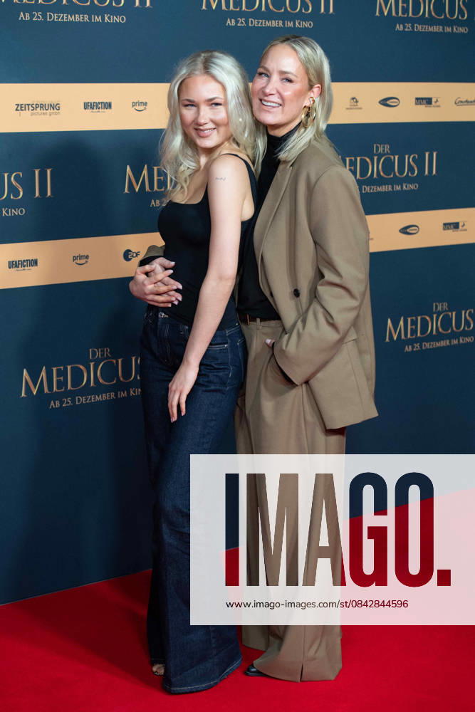 Janine KUNZE, actress, with her daughter Lili BUDACH, actress, red carpet, red carpet show, arrival, film premiere DER MEDICUS 2 on 15 12 2025 at the Cinedom cinema in Cologne,