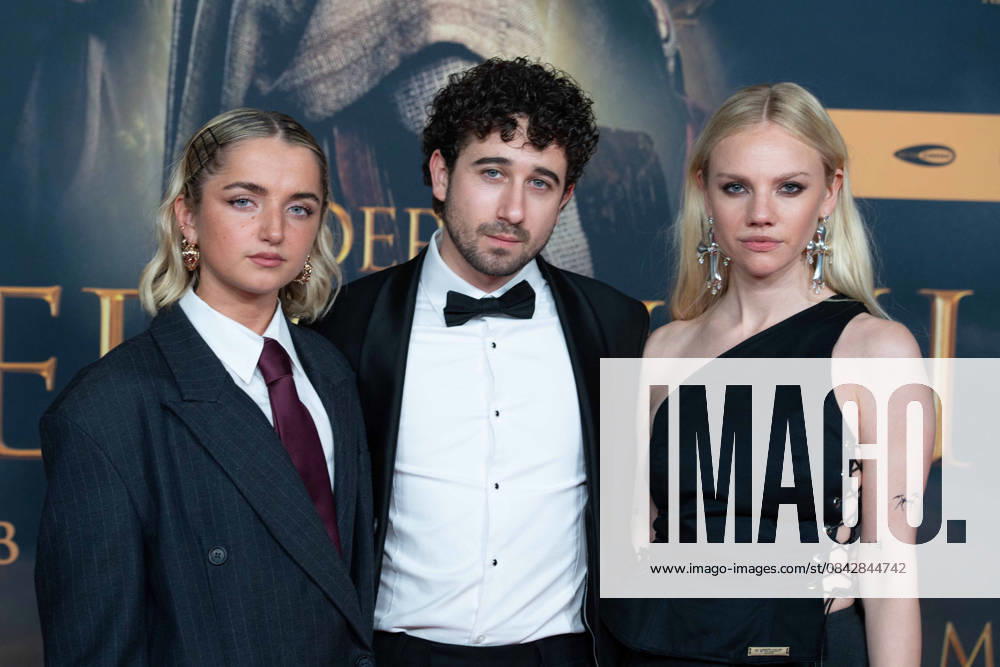 From left Rosie BOORE, actress, Jaouhar BEN AYED actor, Aine Rose DALY, actress, red carpet, red carpet show, arrival, film premiere DER MEDICUS 2 on 15 12 2025 at the Cinedom cinema in Cologne,