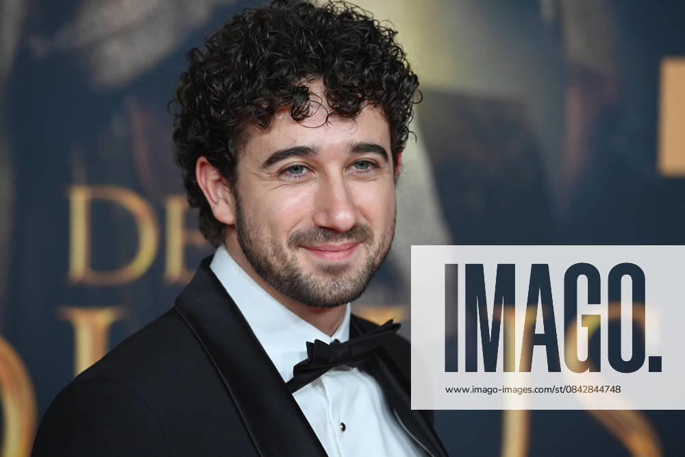 Jaouhar BEN AYED actor, portrait, portrait, portrait, cropped single image, single motif, red carpet, red carpet show, arrival, film premiere DER MEDICUS 2 on 15 12 2025 at the Cinedom cinema in Cologne,