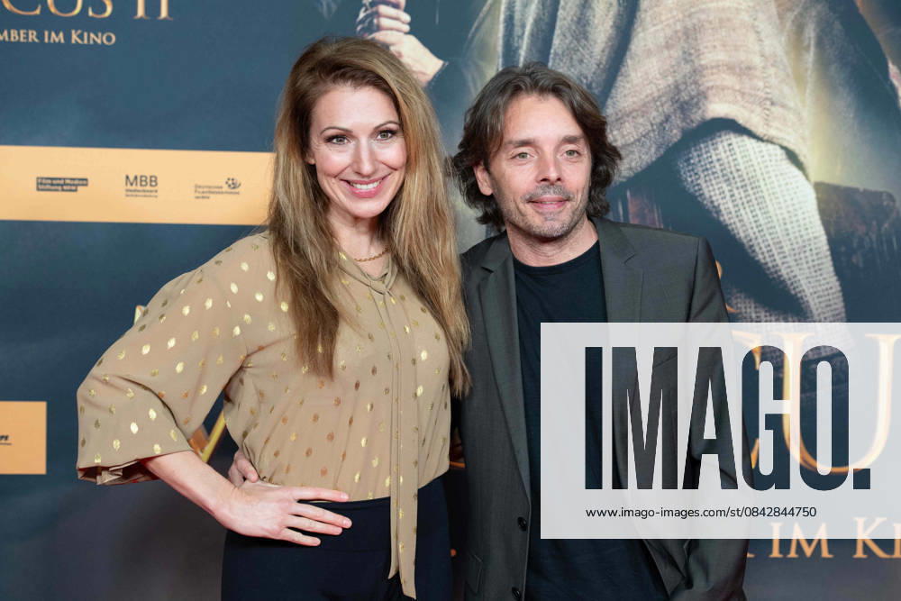 Mara BERGMANN, presenter, with husband Alexander HOFFMANN, red carpet, red carpet show, arrival, film premiere DER MEDICUS 2 on 15 12 2025 at the Cinedom cinema in Cologne,