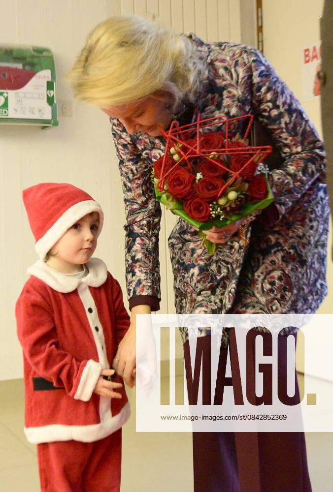 King Philippe And Queen Mathilde Visit Convalescent Home NIEUWPOORT, BELGIUM - DECEMBER 16: King Philippe and Queen Mathilde pictured paying a Christmas visit to the non-profit organisation Samana at the Ter Duinen holiday and convalescent home in Nieuwpoort on December 16, 2025 in NIeuwpoort, Belgium, 16 12 2025 NIeuwpoort Belgium