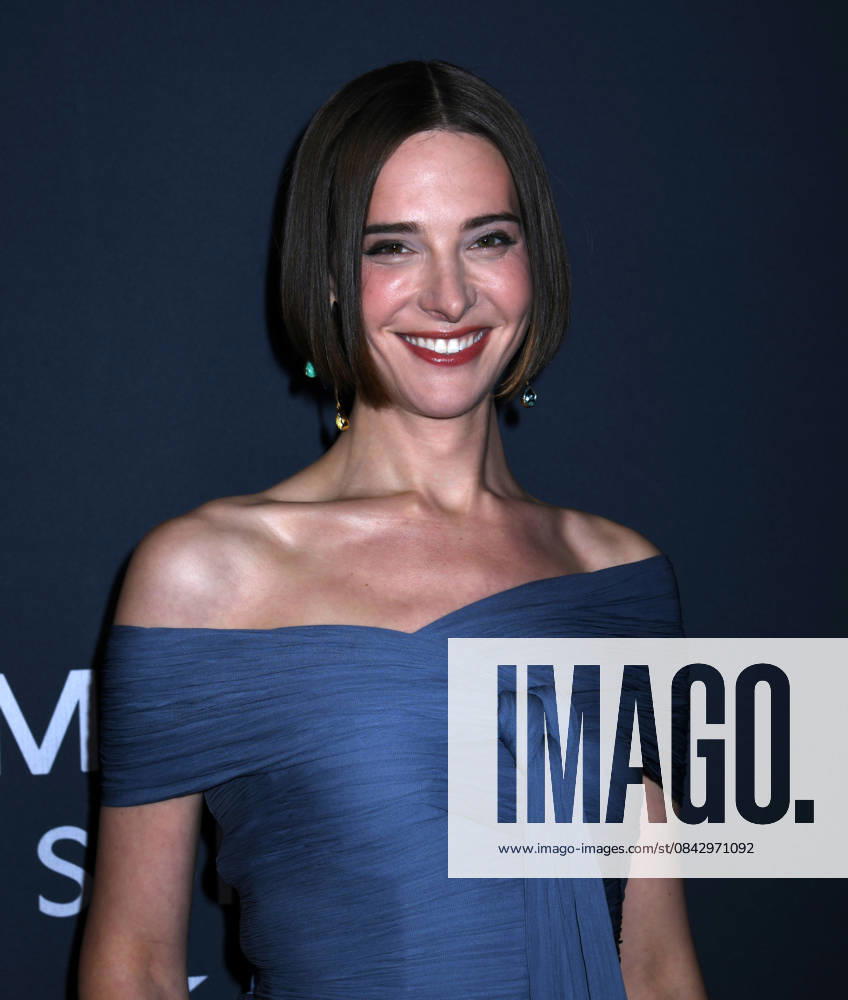 Hari Nef attends A24 s Marty Supreme New York Premiere. Held at Regal Times Square in New York. Zuma Press December 16, 2025. New York United States - ZUMAp281 20251216_zea_p281_263