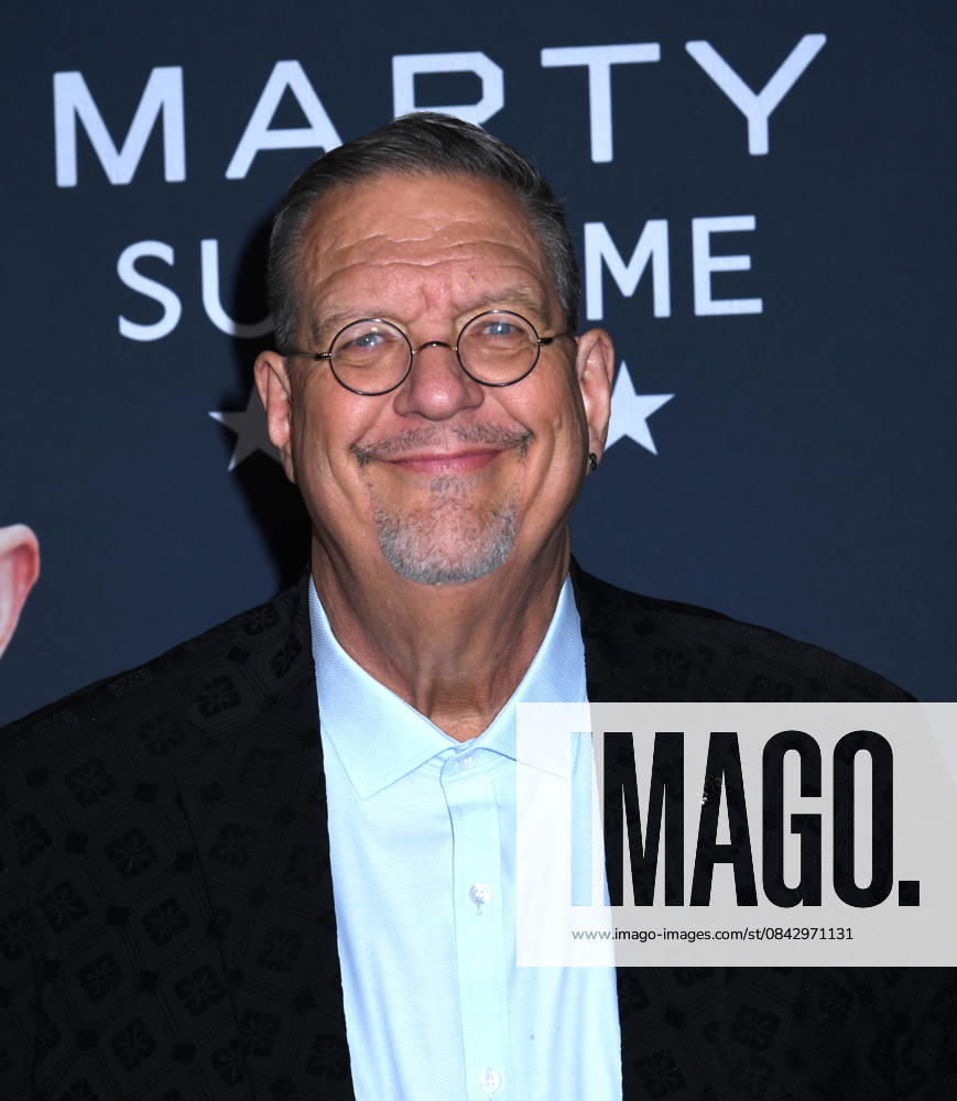 Penn Jillette attends A24 s Marty Supreme New York Premiere. Held at Regal Times Square in New York. Zuma Press December 16, 2025. New York United States - ZUMAp281 20251216_zea_p281_294
