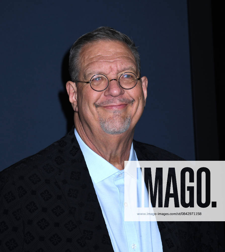 Penn Jillette attends A24 s Marty Supreme New York Premiere. Held at Regal Times Square in New York. Zuma Press December 16, 2025. New York United States - ZUMAp281 20251216_zea_p281_300