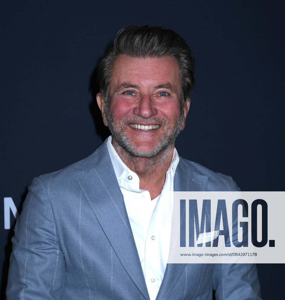 Robert Herjavec attends A24 s Marty Supreme New York Premiere. Held at Regal Times Square in New York. Zuma Press December 16, 2025. New York United States - ZUMAp281 20251216_zea_p281_306