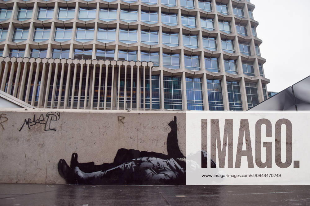 A new artwork, suspected to be by elusive street artist Banksy, has appeared outside Centre Point and Tottenham Court Road Station. The artwork depicts two children lying on their backs and pointing upwards. The artwork has not yet been confirmed as a genuine Banksy. London United Kingdom - ZUMAv130 20251221_zip_v130_007