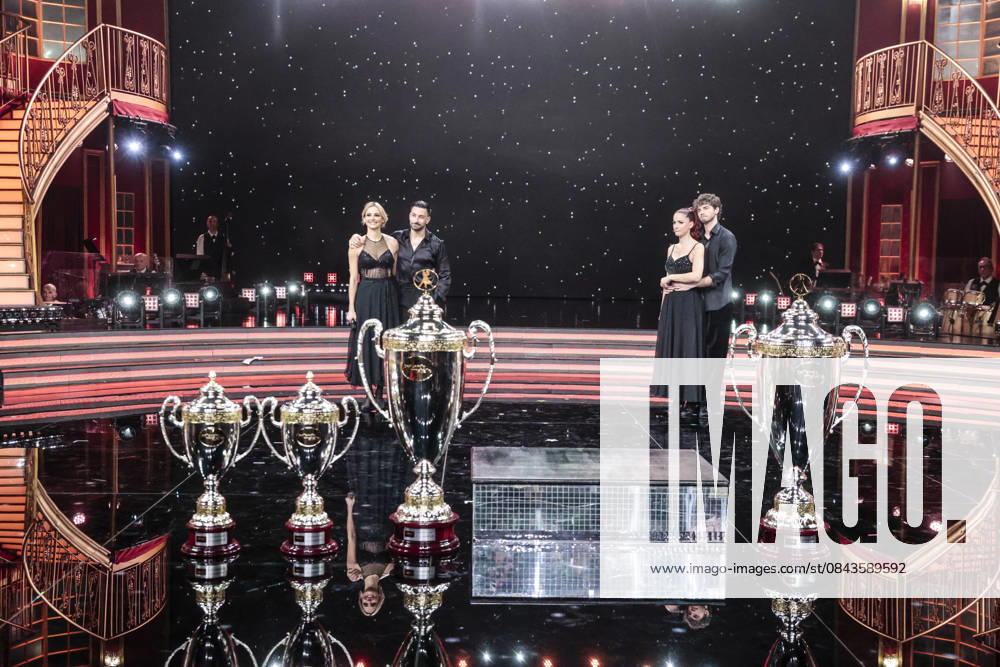 Dancing with the Stars television show, the finale. Pictured: Andrea Delogu with Nikita Perotti and Francesca Fialdini with Giovanni Pernice. Rome, Italy 20 December 2025 Rome Italy - ZUMAa289 20251221_zia_a289_032