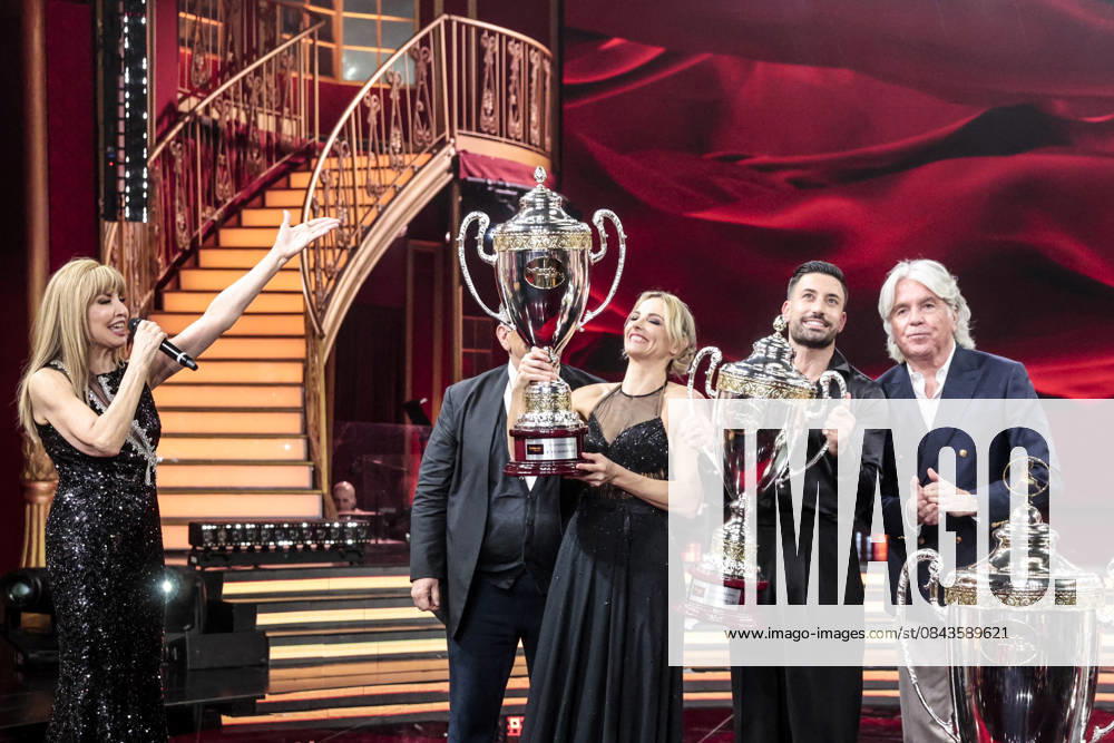 Dancing with the Stars television show, the final. Pictured is Francesca Fialdini with Giovanni Pernice, runners-up. Rome, Italy 20 December 2025 Rome Italy - ZUMAa289 20251221_zia_a289_041