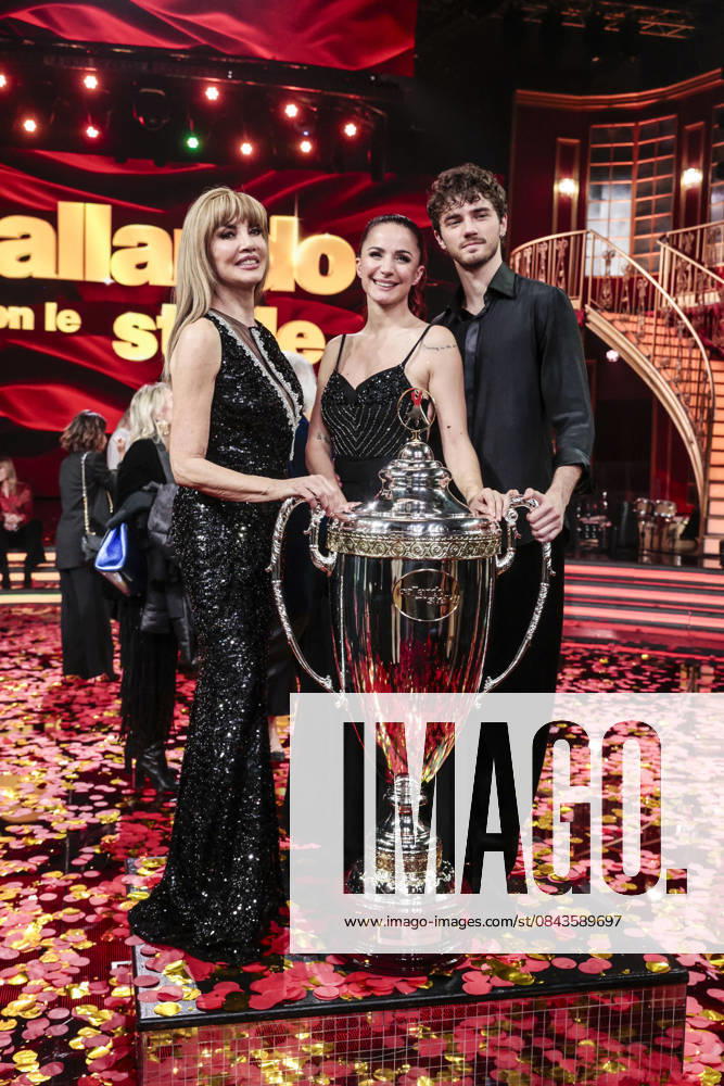 Dancing with the Stars television show, the finale. Pictured: Milly Carlucci with Andrea Delogu and Nikita Perotti, the winners. Rome, Italy 20 December 2025 Rome Italy - ZUMAa289 20251221_zia_a289_019
