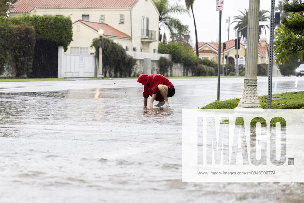 A man cleans out debris from a storm drain in the East Hollywood area of Los Angeles as evacuation warnings are forcing many in burn areas to leave their homes, while threats of flooding and travel delays persist through Christmas as a powerful atmospheric river brings steady rain that officials warn could trigger flooding, mudslides, and debris flows. Los Angeles USA - ZUMAh182 20251224_znp_h182_001