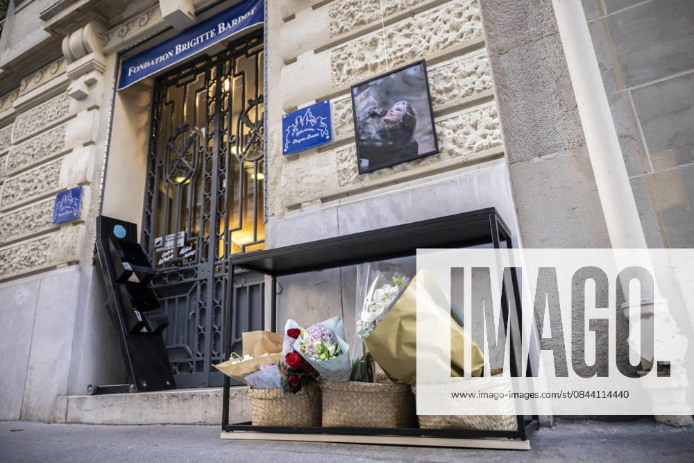 Flowers at Fondation Brigitte Bardot After Actress Death - Paris This picture shows the entrance of the Fondation Brigitte Bardot with a flowers set on the door following the death of French actress and animal rights activist Brigitte Bardot in Paris on December 28, 2025. Photo by Eliot Blondet ABACAPRES.COM Paris Ile-de-France France