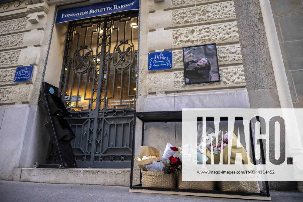 Flowers at Fondation Brigitte Bardot After Actress Death - Paris This picture shows the entrance of the Fondation Brigitte Bardot with a flowers set on the door following the death of French actress and animal rights activist Brigitte Bardot in Paris on December 28, 2025. Photo by Eliot Blondet ABACAPRES.COM Paris Ile-de-France France
