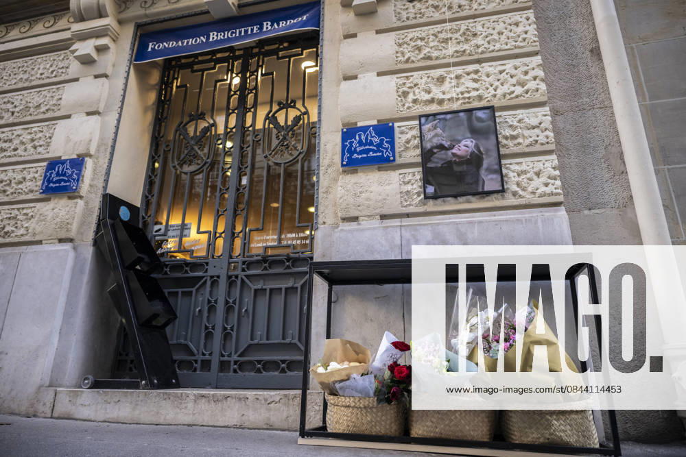 Flowers at Fondation Brigitte Bardot After Actress Death - Paris This picture shows the entrance of the Fondation Brigitte Bardot with a flowers set on the door following the death of French actress and animal rights activist Brigitte Bardot in Paris on December 28, 2025. Photo by Eliot Blondet ABACAPRES.COM Paris Ile-de-France France