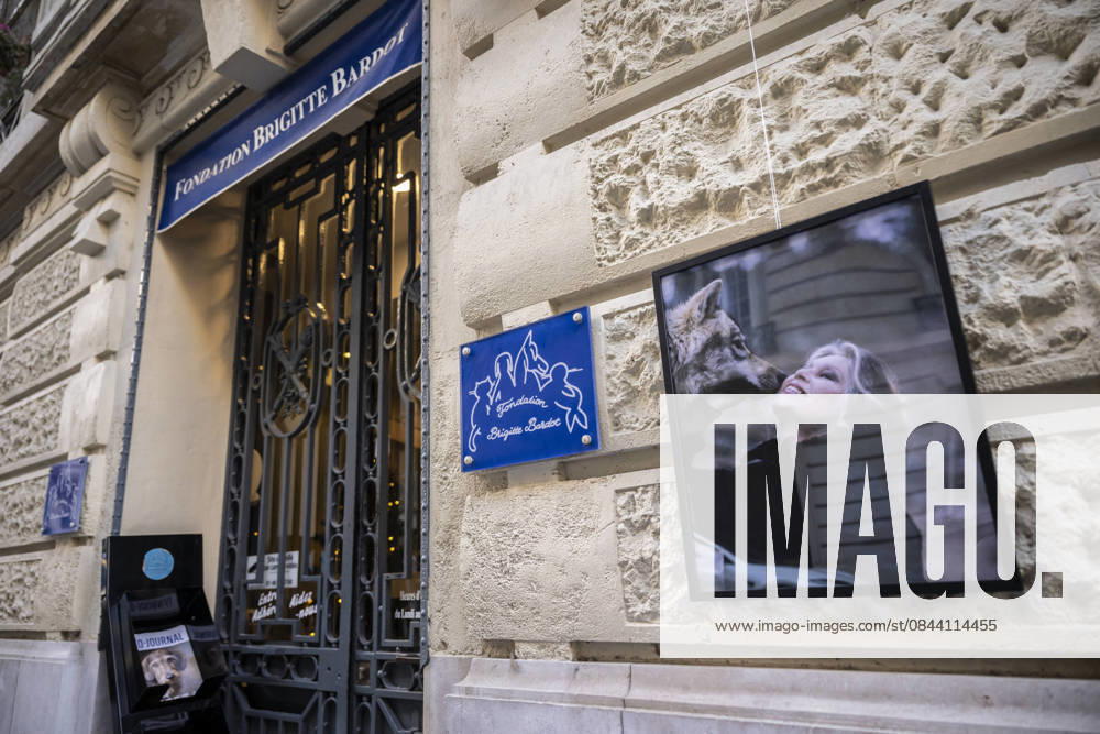 Flowers at Fondation Brigitte Bardot After Actress Death - Paris This picture shows the entrance of the Fondation Brigitte Bardot with a flowers set on the door following the death of French actress and animal rights activist Brigitte Bardot in Paris on December 28, 2025. Photo by Eliot Blondet ABACAPRES.COM Paris Ile-de-France France