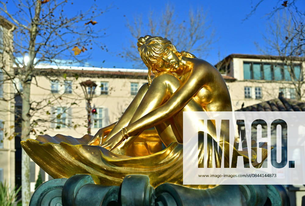 Illustration of the statue of Brigitte Bardot in Saint Tropez, the day after the actresss death at the age of 91 Inaugurated in 2017, the 2.5-meter sculpture, inspired by a watercolor by Italian erotic comic master Milo Manara depicting the star, is erected in front of the Gendarmerie and Cinema Museum Christian Liewig Bestimage Illustration of the statue of Brigitte Bardot in Saint Tropez, the day after the actresss death at the age of 91 Inaugurated in 2017, the 2 5 meter sculpture, inspired by a watercolor by the Italian master of erotic comics, Milo Manara, depicting the star, is erected in front of the Gendarmerie and Cinema Museum Saint Tropez France