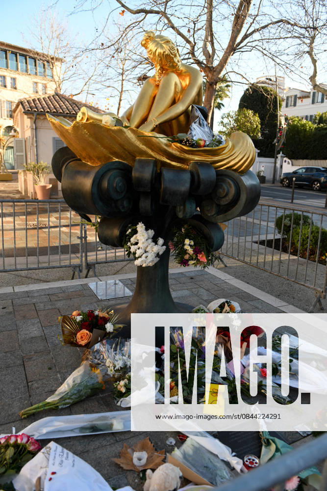 Brigitte Bardot Statue Memorial - Saint Tropez A memorial takes shape around the statue of Brigitte Bardot in Saint Tropez, France on December 30, 2025, as flowers and farewell messages are left by visitors following the death of the actress, singer and animal rights activist at the age of 91. Photo by ABACAPRESS.COM Saint-Tropez France
